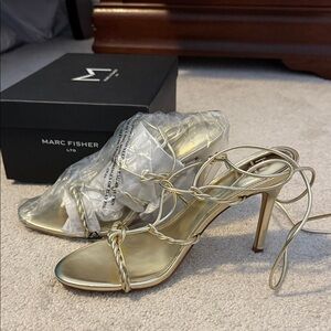 NWT Marc Fisher 9.5 gold strap heels